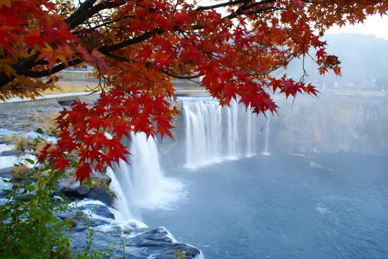 原尻の滝と紅葉