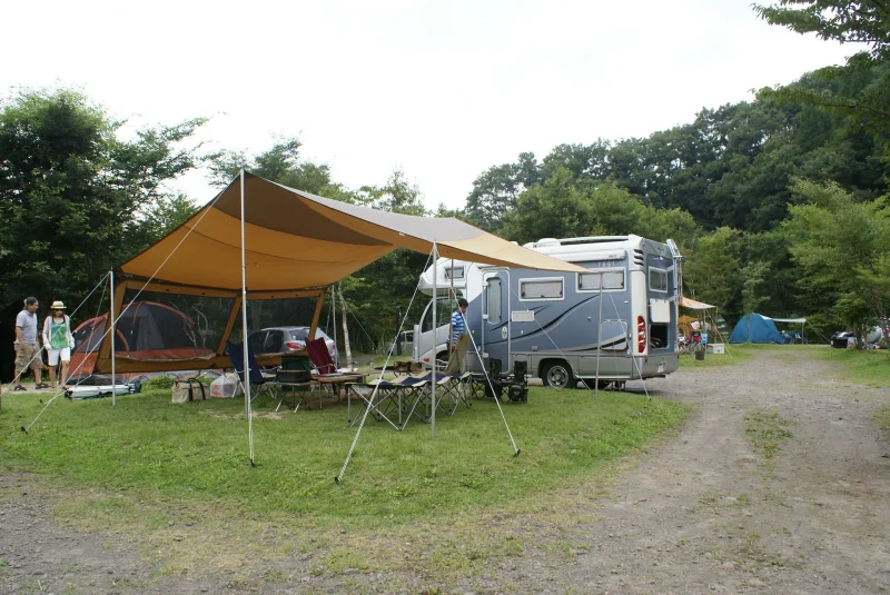 山鳥の森オートキャンプ場　レクタＬ　キャンピングカー