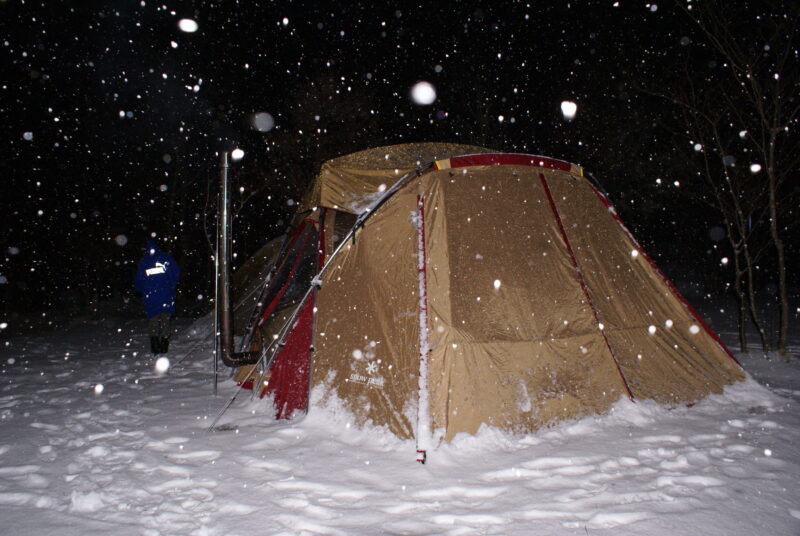 山鳥の森オートキャンプ場　雪中キャンプ　リビングシェル