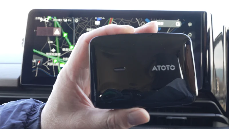 ATOTO CB4B本体とUSBケーブルの接続