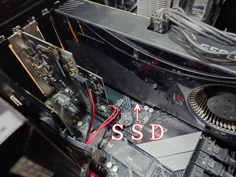 X570マザーボードのメインM.2 SSDスロット（GPUの下）の場所