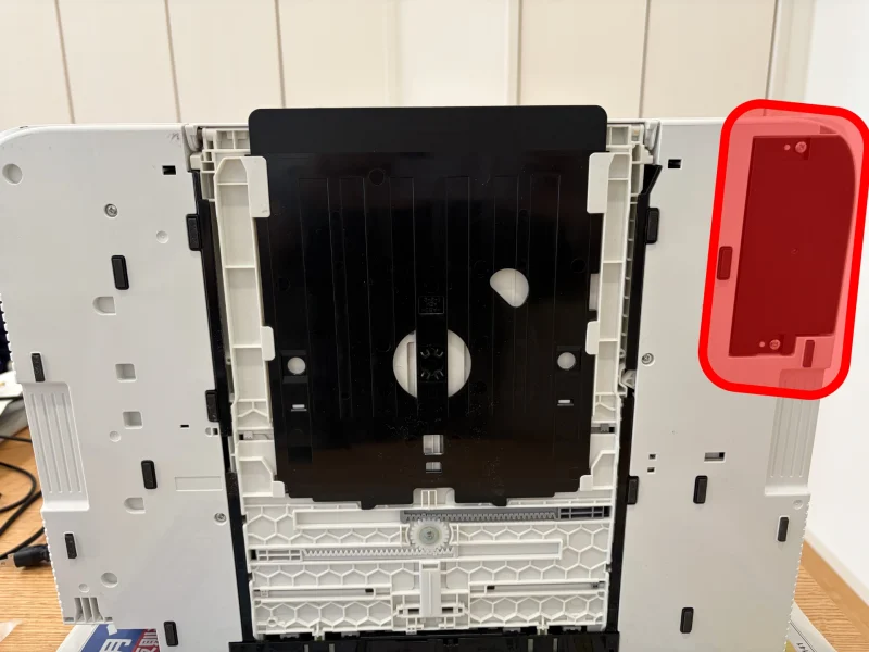 EP-979A3本体底面にある廃インクパッドの場所（赤枠表示）