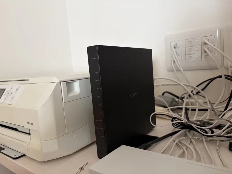 NURO光10ギガ用ソニー製ONUの外観