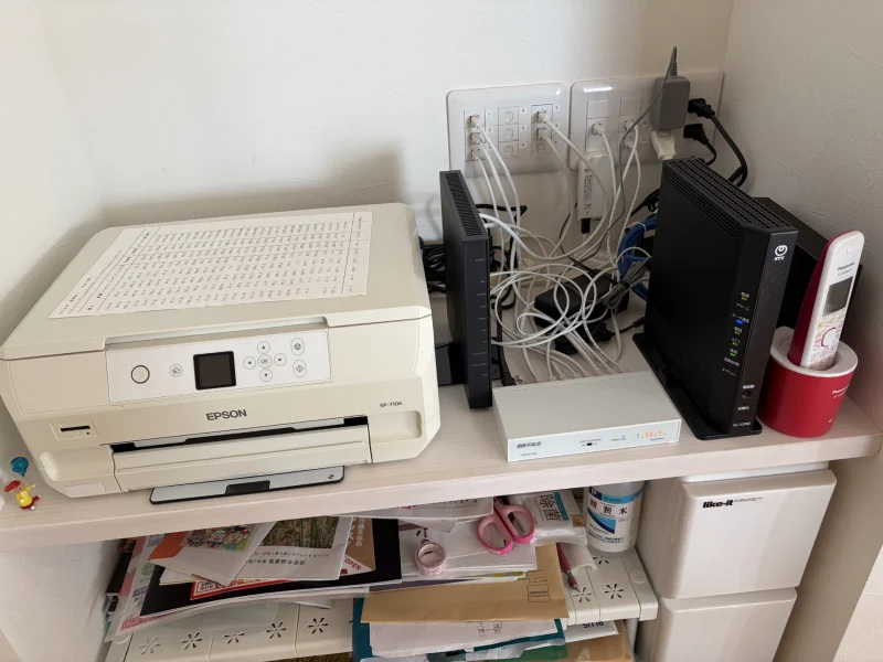 NURO光とソフトバンク光の機器が併設された様子